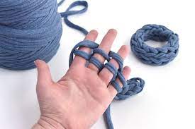 For more goodness + diy tutorials + empowering creative… How To Finger Knit