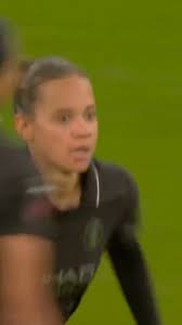 Zara Shaw take a bow! What a way to score your first goal for the Reds 🙌