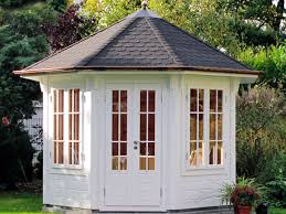 Ein festinstalliertes gartenpavillon ist besonders robust, schwer und fest im boden verankert, um mobile pavillons und partyzelte. Gartenhaus2000 Online Magazin Cottage Garten Am Eigenheim