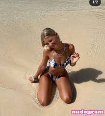 Elena Zoe Zbt - Гола изтичане OnlyFans снимка 12