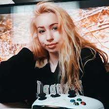 Angel Collins (@angelllcolllins) • Facebook