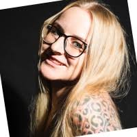 Melanie Dobler's Instagram, Twitter & Facebook