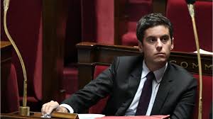 Il se passionne très tôt pour la politique, et milite dès ses années de lycée contre le contrat première embauche. Exclu Gabriel Attal En Couple Pourquoi Il Refuse De Poser Avec Son Compagnon Stephane Sejourne Gala