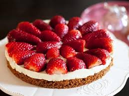 Une Tarte Aux Fraises Et Aux Speculoos Sans Cuisson Agrementee D Une Chantilly Au Mascarpone Un Desserts Cheesecake Recipes Fun Desserts