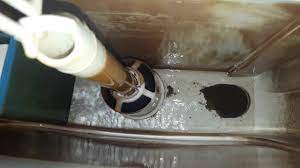 Klozet için zamanında önlem almanız, iç ve dış takımlarını klozet kullanımında su deposu ihtiyaç halinde kullanmak üzere su dolu olur, bunu kesen bir klozetin su kaçırması su deposundan, taharet musluğundan, su hortumundan ya da taharet. Klozetin Zemine Su Kacirmasi Klozet Su Kaciriyor Ne Yapmaliyim Klozet Samandirasi Suyu Kesmiyor Youtube