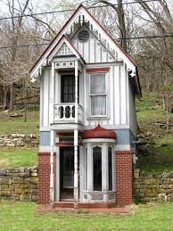 Shorty robbins built a victorian tiny house in her 50s so that she could travel to civil war renenactments and live without financial burden. Small Home Living Tiny House Living Tiny House Small House