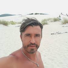 Oggi a La Spezia il varo di nave Vulcano, nuova nave di supporto logistico  della #MarinaMilitare. Alla cerimonia il Ministro della Difesa, Elisabetta  Trenta, il Capo di Stato Maggiore della Difesa, generale