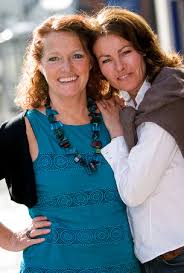 Louise lear's bio is filled with the details of her personal and professional career. Louise Jameson Wikipedia