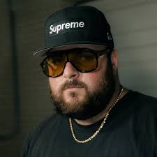 Al Bundy scored four touchdowns in a single game for Polk High School in  Chicago during the 1966 City Championship.