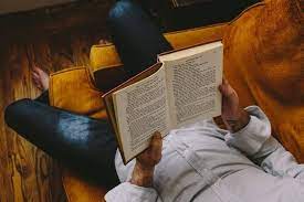 World of Art: ТОМУ, КТО ЧИТАЕТ КНИГИ, НИКОГДА НЕ СКУЧНО...