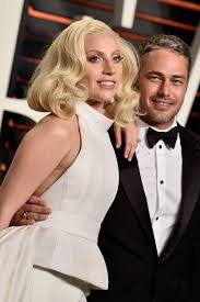 Lady gagas freund luc carl versucht mit seinem neuen buch in die schlagzeilen zu kommen. Lady Gaga Age Lady Gaga Freund