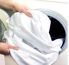 O reţetă naturală şi eficientă pentru albirea dinţilor. Ce Se IntamplÄƒ De Fapt DacÄƒ Arunci Bicarbonat De Sodiu In MaÈ™ina De SpÄƒlat Peste Haine Impact