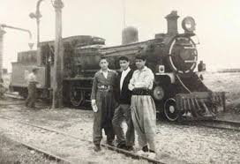 وينه ييكى كون بو شه مه نده فه ره كه ی هه ولێر صورة تذكارية قديمة أمام قطار أربيل Kurdistan Train Iranian Beauty