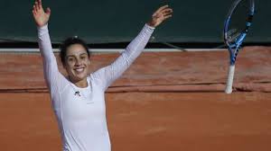 Aí vai uma reflexão sobre marco histórico! French Open 2020 In Day Of Upsets Qualifier Martina Trevisan Stuns Kiki Bertens To Reach Quarterfinal Tennis News India Tv