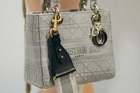 Dior je predstavio novu verziju klasične torbe Lady Dior - GRAZIA Srbija