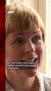 Mae Maes Eisteddfod Wrecsam YN FAWR, felly gwyliwch ein taith o amgylch y  maes i wybod lle mae popeth! 👇🏃‍♀️💨