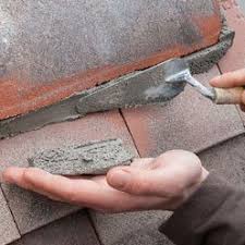 Installer Un Faitage Scelle Sur Un Toit De Tuiles Toiture Tuile Tuiles Toit