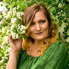 In the meadow By: @patrick.visser.photography @pixelated_desire . . . . . .  #cosplay #gypsy #fantasy #corset #gold #photography #photoshoot #modeling  #model #femalemodel #makeup #sunshine #sun #flowers #yellowflowers #wig  #curlyhair #goldenhour #summer