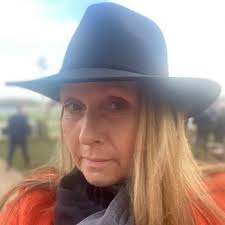 Lorraine Bray-cotton (@braycotl)