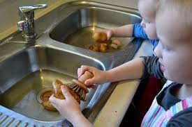 Kids can use the extra cupboards to hold their play food, and the oven looks so realistic! Water Activities For Sink Play How To Keep Little Kids Busy In The Kitchen How We Montessori