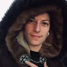 Sam the Sword (@SamanthaSwords)