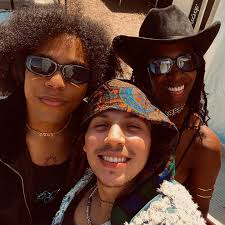 AJ (AdrianJosé) (@adrianjflores_) • Instagram photos and videos