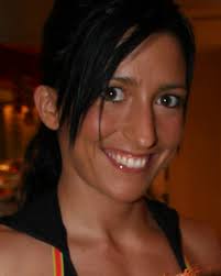 23 éve, 2001 év végén randiztam Életem Szerelmével a Westend Leroy-ban.  Utána mozi. Csakúgy, mint ma! 23 év, 23x szerelmesebb vagyok, Réka 23x  szebb nekem, mint valaha. Maradandót alkotott mellettem. A három