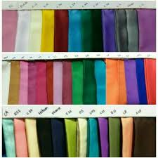Motif batik merah bata sangat cocok dengan warna hitam. Kain Satin Velvet Polos Lebar 150cm Olshop Fashion Olshop Wanita Di Carousell
