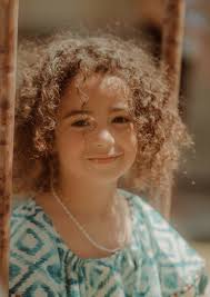 Fan Casting Carolina Galante as Mari Perry in World of Howl