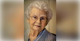 Iris Rowe's Instagram, Twitter & Facebook