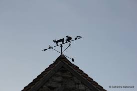 30 Sur Les Toits Une Jolie Girouette Que L On Voit Sur Un Toit D Une Exploitation Avec Des Chevres Tournon Saint Saint Martin Photos Originales Girouette