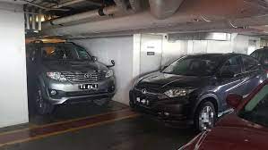 Our rooms and suites in sunway putra hotel kuala lumpur will provide the comfort and elegance you need for any travel purpose. Watch How Mall Personnel Rolled A Double Parked Car Away In Sunway Putra Mall