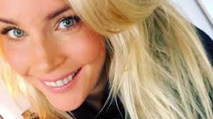 La Sueca Alexandra Larrson fue sorprendida con una romántica propuesta de  casamiento