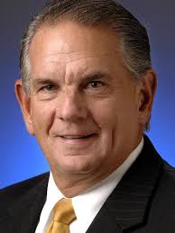 Washington police chief contract unanimous but still controversial