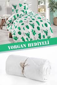 Uyku konforunu yüksek seviyeye taşıyan tek kişilik nevresim takımları yatak odalarına estetik ve muntazam bir görünüm kazandıran, yastık ve yorganların korunmasını sağlayan ürünlerdir. Eponj Home Yorgan Hediyeli Nevresim Seti Tek Kisilik Kaktus Yesil Alkapida Com