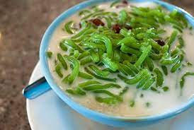 Memang dijamin menjadi dan lebih yakin untuk dinikmati. Cendol A Dessert Fare In Singapore Comprises Of Coconut Milk Green Jelly Noodles Shaved Ice And Gula Melaka It Is Fresh Drink Recipes Food Food Receipes