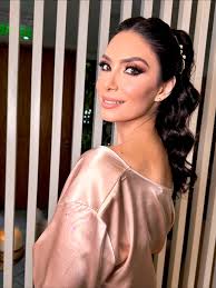 Las mujeres increíbles no solo dicen “sí” al amor… también se dicen “sí” a  ellas mismas. Gracias por permitirnos ser parte de ese instante tan mágico.  💍🤍 junto a tu familia. Nuestra