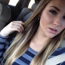 Arianna Barlow's Instagram, Twitter & Facebook