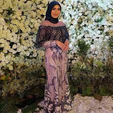 Payet berlian disekeliling bahu dan lengan anda terlihat sangat mewah untuk dress brokat berwarna abu ini. Model Baju Dress Brokat Untuk Orang Gemuk Desain Model Baju