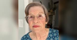 Billie Lloyd's Instagram, Twitter & Facebook