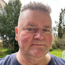 👨‍🍳 Ohne Mampf kein Kampf 👨‍🍳 Als ausgebildeter Koch und Metzger bringt  Stabsunteroffizier Raphael Schmitt aus der 1. Kompanie des  Logistikbataillons 461 aus Walldürn wichtige Fähigkeiten mit in den  Einsatzraum im Ahrtal.