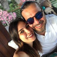 Engin altan düzyatan, hürriyet'ten hakan gence'ye yaptığı açıklamalarda 'evliliğin hayatında değiştirdikleri'ni anlattı neslişah alkoçlar ile engin altan düzyatan böyle tanıştılar. Dirilis Ertugrul Un Yildizi Engin Altan Duzyatan Ve Esi Neslisah Alkoclar Sasirtti Iste Eski Esleri Ve Sevgilileri Galeri Takvim