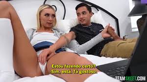 Vendo Pornô com a Irmã - Sexo Legendado
