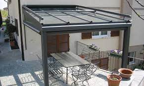 Si tratta di una soluzione sempre più in voga tra le famiglie italiane ma che necessita di una scelta accurata per durare nel tempo. Come Realizzare Verande Pergolati E Tettoie Per Vivere Gli Spazi Esterni