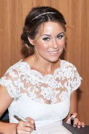 Haarbander Der Stars Wahre Alleskonner Haarband Frisur Hochsteckfrisuren Haarband Hochzeitsfrisuren