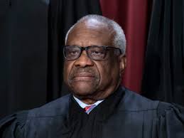 Clarence Thomas didn't declare lavish gifts. But federal workers are  required to : NPR