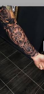These old clock towers make for great tattoos because they are stunning images. Meaning Of Roses And Clocks In Tattoo Art 2021 Cáº©m Nang Tiáº¿ng Anh