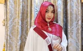 Admin mei 18, 2021 30 model jilbab untuk khatam alquran : Ramadan 2020 Roro Fitria Targetkan Dua Kali Khatam Alquran