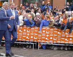 Beleef de whatsapp moordtocht (en meer goedkope groepsuitjes). File Koningsdag 2019 In Amersfoort Jpg Wikimedia Commons