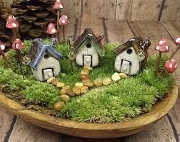 Kleine Rote Und Weisse Gluhen In Den Dunklen Amanita Pilzen Die So Nett Sind Verwenden Sie Sie Als Anlage Einsatz Diy Feengarten Garten Design Miniaturgarten